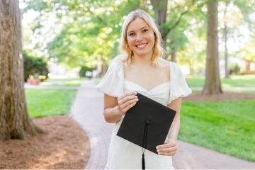 Siena Senn '22 holding graduation cap