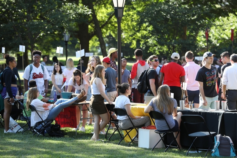 Student activities fair brings lots of students together on Chambers Lawn