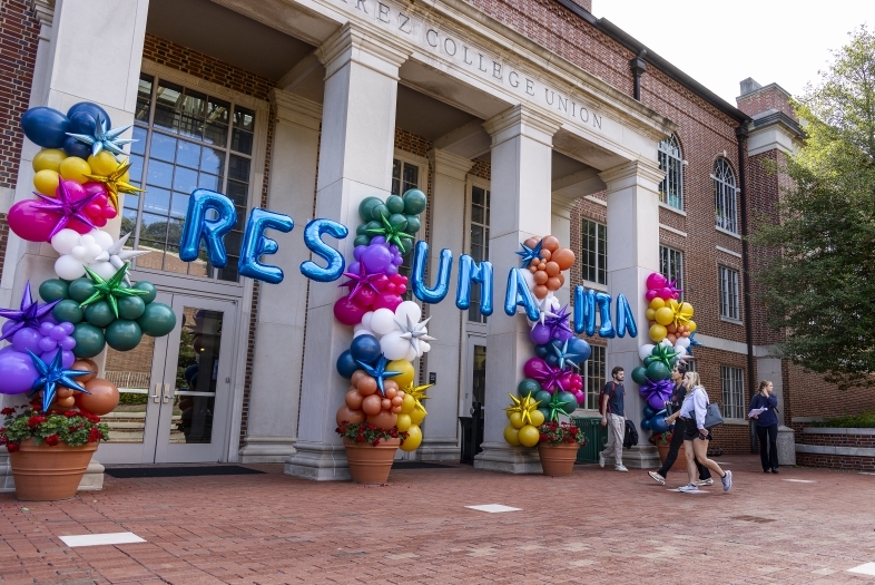 blue balloons spelling "resumania" outside a brick building