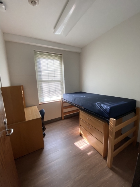 Tomlinson suite single dorm room