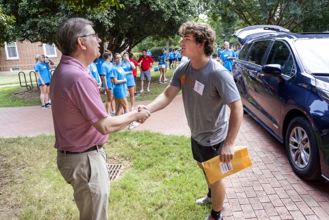 Move In Day 2022 Doug Hicks shaking a student's hand