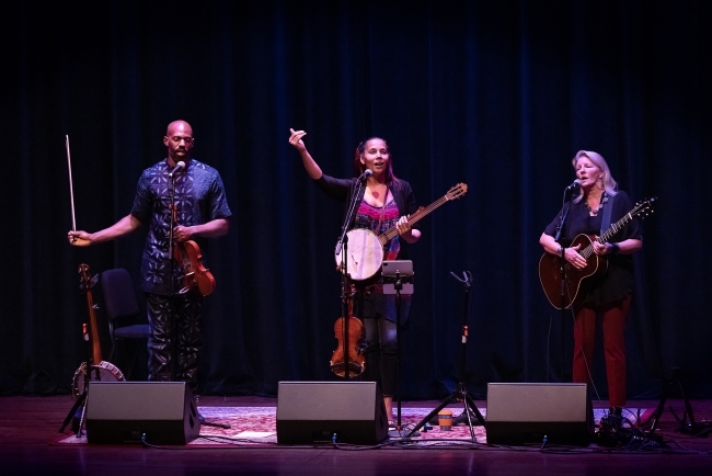 Justin Robinson, Rhiannon Giddens and Laurelyn Dossett