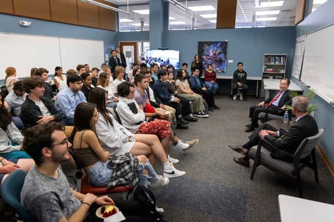 Koji Tomita '77 addressing students