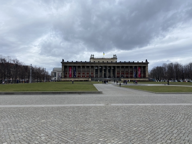 a large building on a cloudy overcast day