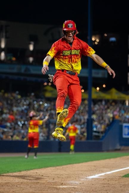 Parker Nolan ’22 jumping onto base