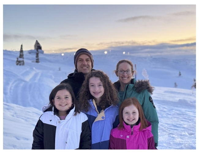 Lisa Green Case ’99 and Jeff Case ’99 and family skiing trip