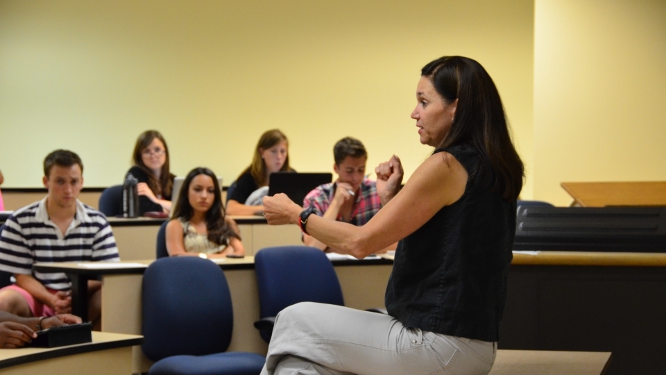 President Quillen talks to class