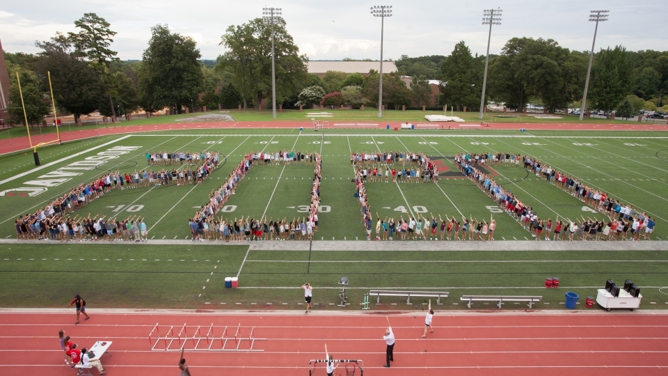 Class of 2020 Students formation in the field