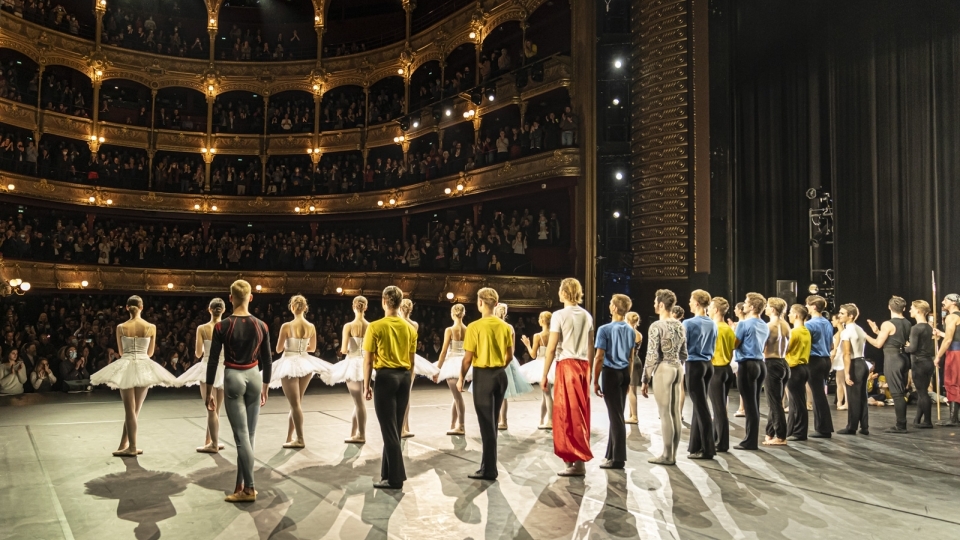 Kyiv City Ballet Troupe on stage