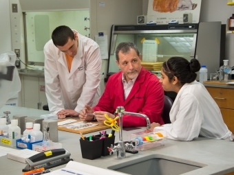 Julio Ramirez in Lab with Students