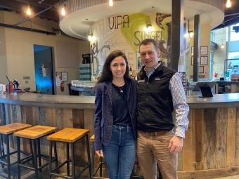 Eric McKay ’03 and Rebekah Rush McKay ’03 at Hardywood Park Craft Brewery