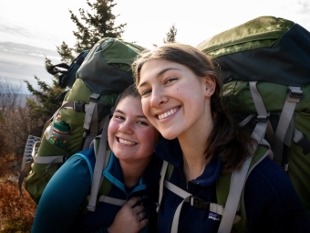 Students smiling, eating lunch before heading out on first Davidson Outdoors trip 