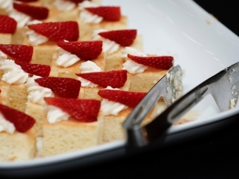 Catering Reunion dessert plate of strawberry shortcake