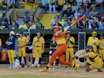 Eric Jones ’19 catcher for the Savannah Bananas