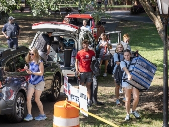 New students moving in