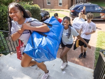 Students moving in