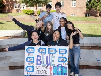 Students with poster at move-in