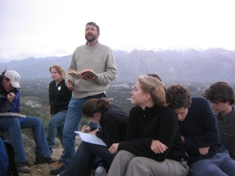 Peter Krentz talks to students at the Menelaion in Greece.