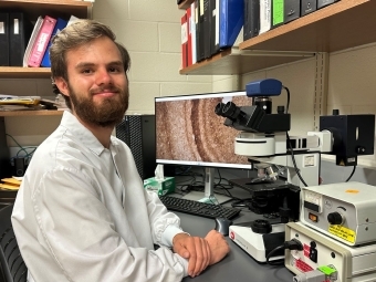 DRI student Ethan Maddox examining hippocampal sprouting response with BioQuant Image Analysis system